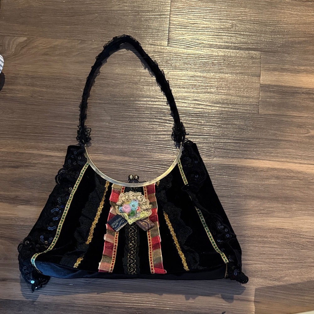 Elegant Black and Gold Women's Bag